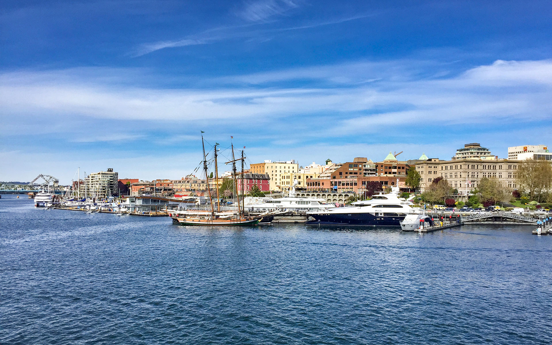 2016.04_Victoria-Harbor_Victoria_British-Columbia_Canada_01