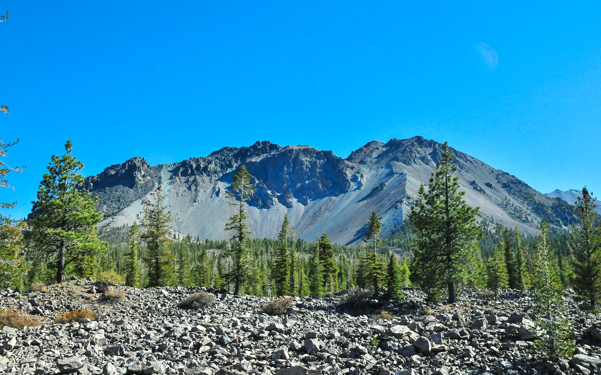 2017.10_Chaos-Crags_Lassen-Volcanic-National-Park_California_USA_02