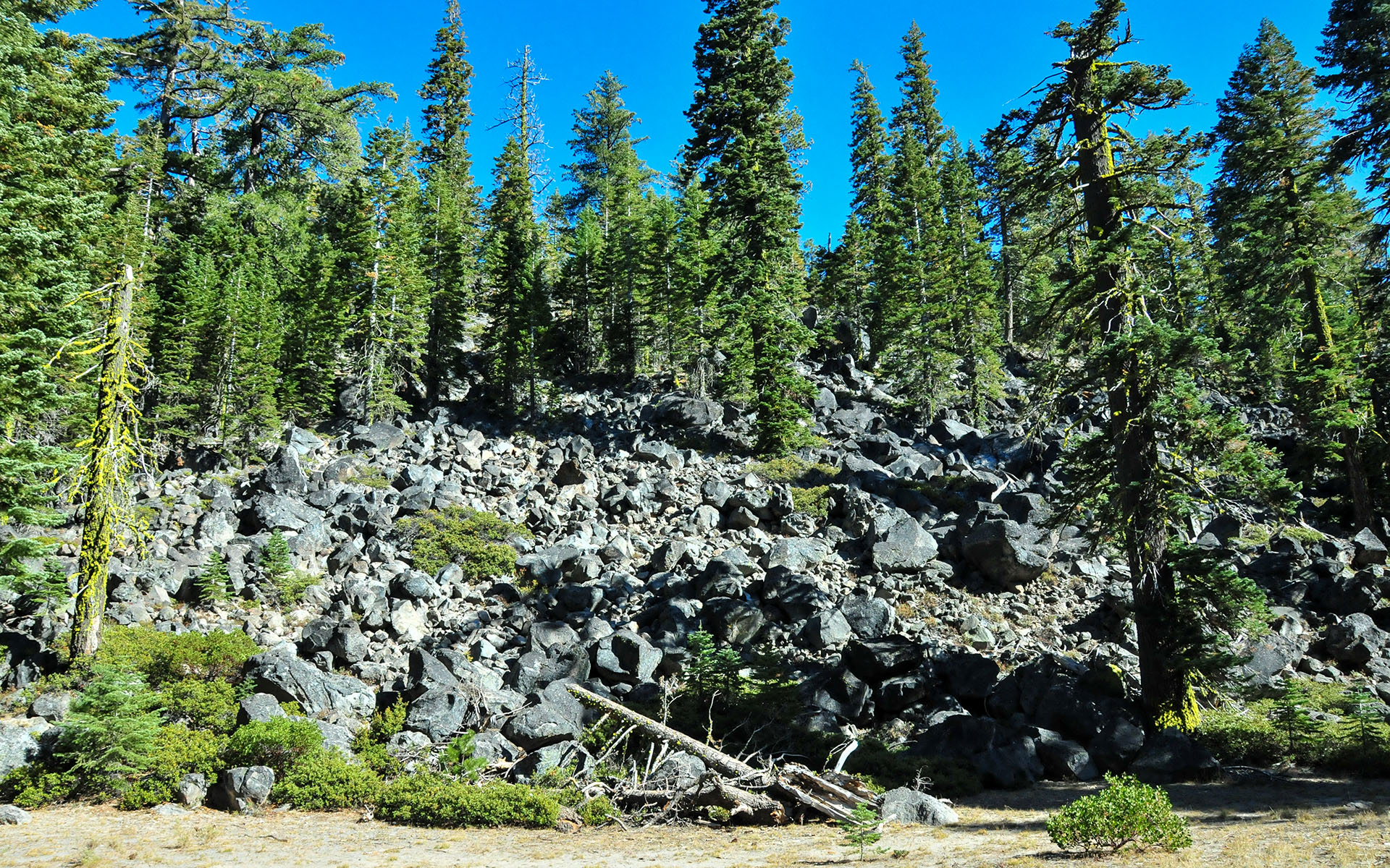 2017.10_Chaos-Crags_Lassen-Volcanic-National-Park_California_USA_05
