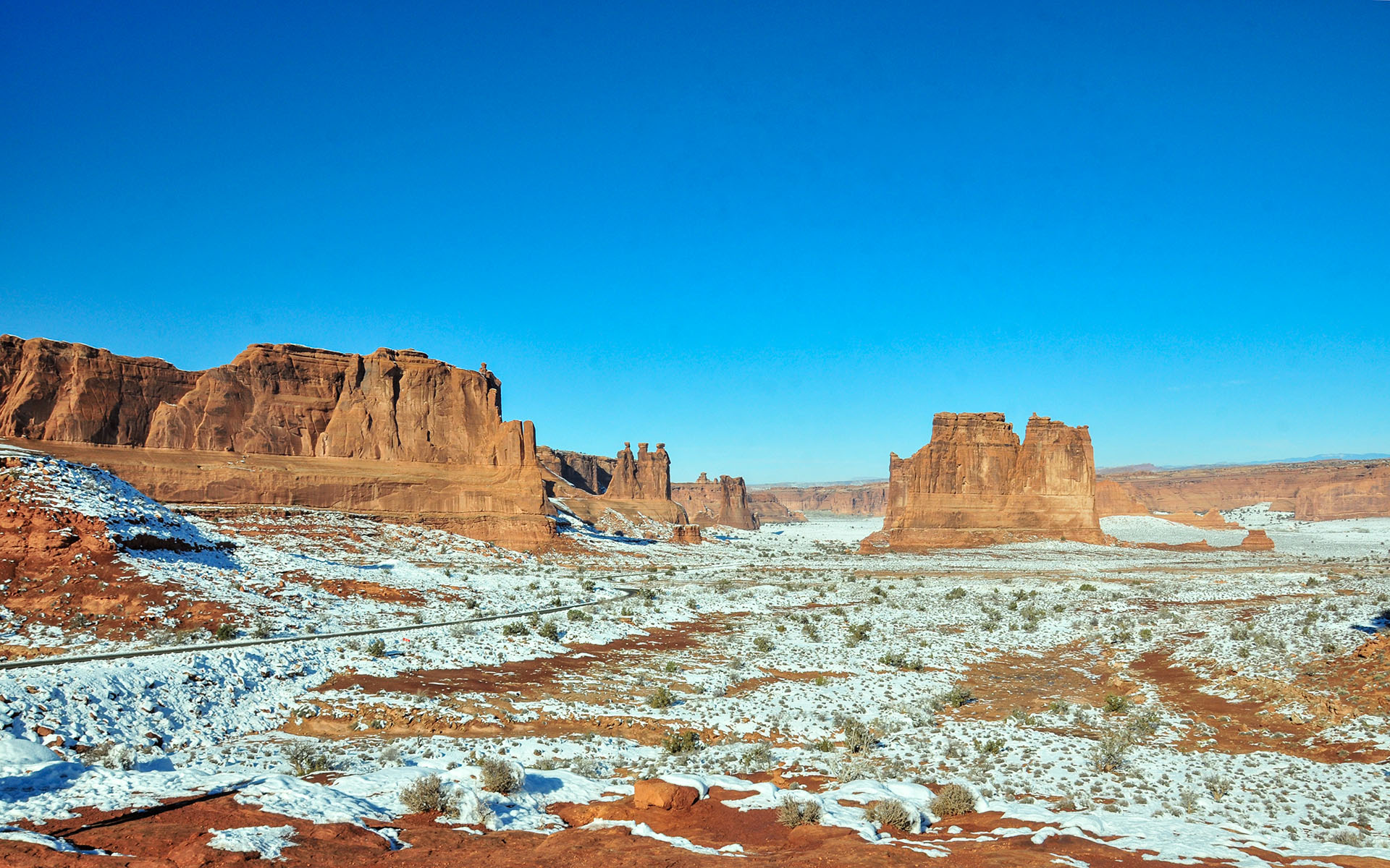 2017.12_La-Sal-Mountains-Viewpoint_Arches-National-Park_Utah_USA_02