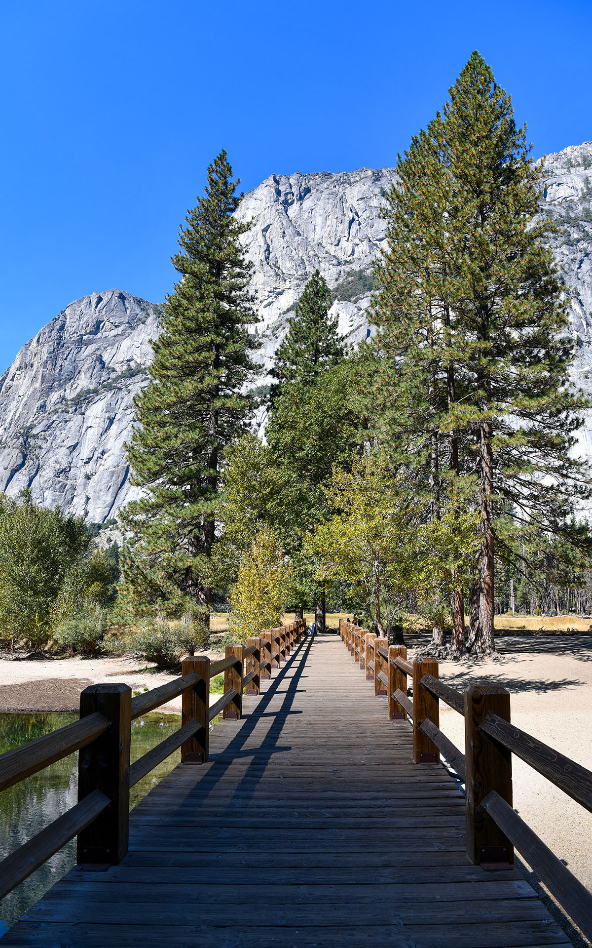 2019.10_Swinging-Bridge_Yosemite-National-Park_California_USA_01
