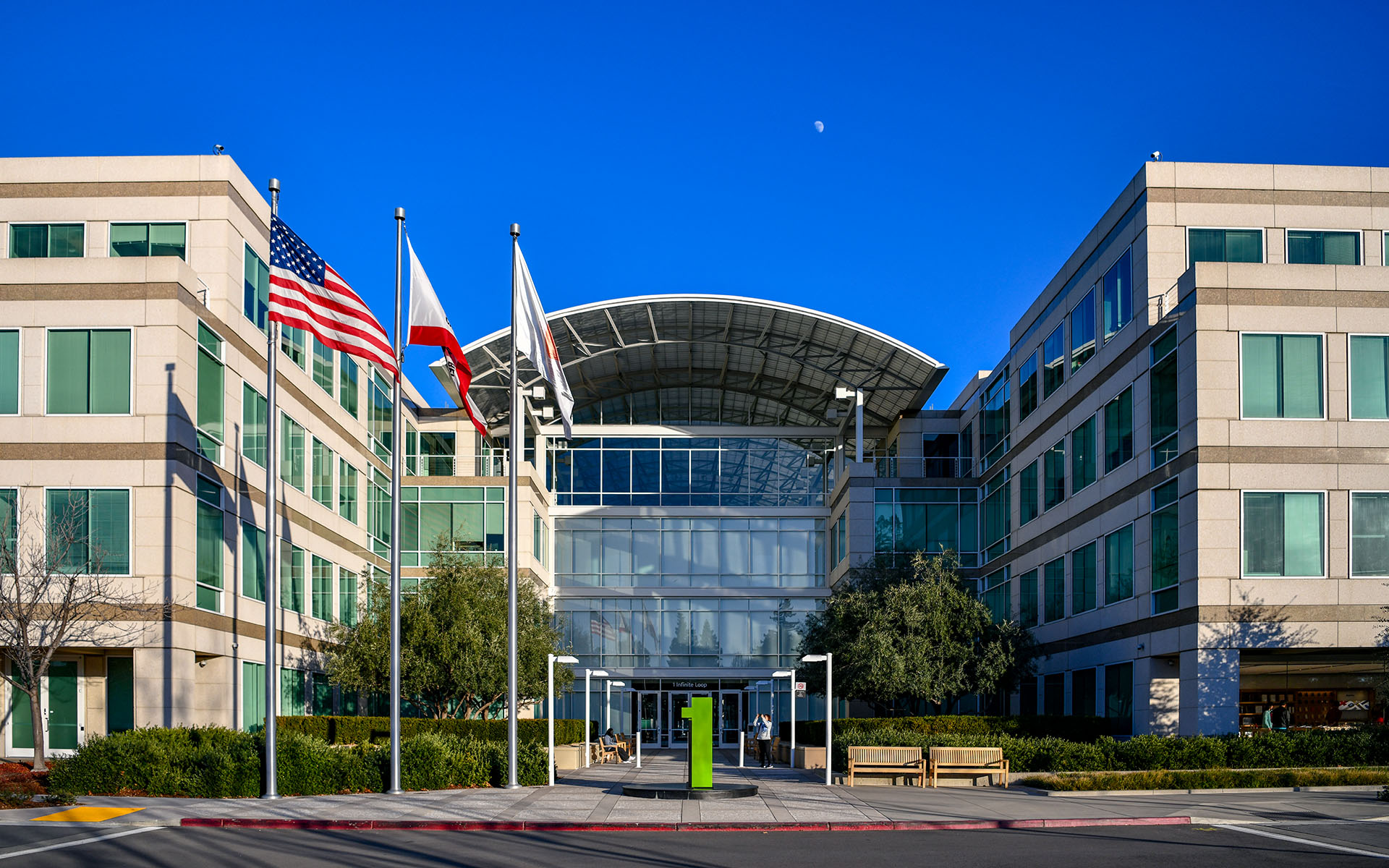 2020.01_Apple-Infinite-Loop_Cupertino_California_USA_01