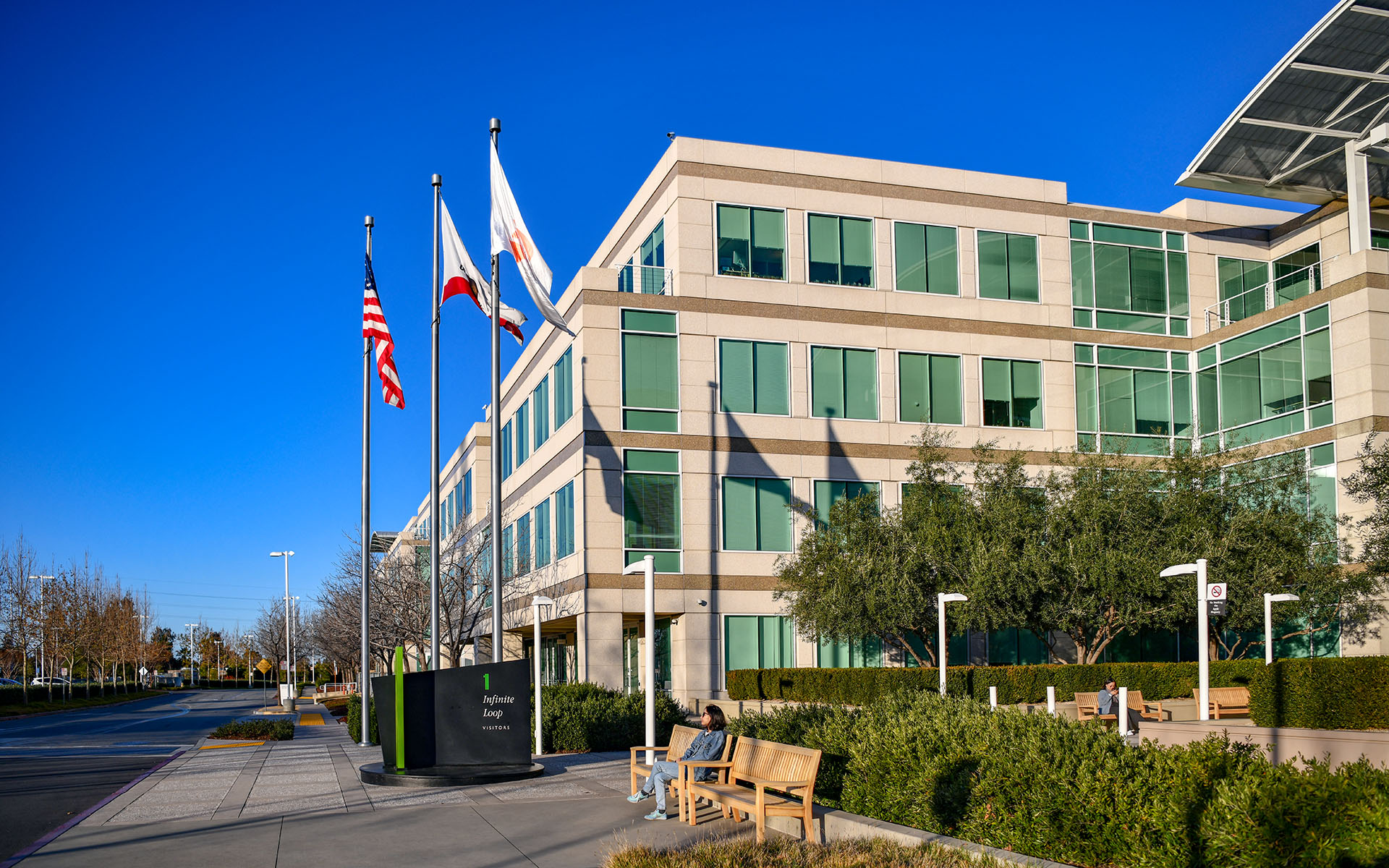 2020.01_Apple-Infinite-Loop_Cupertino_California_USA_02
