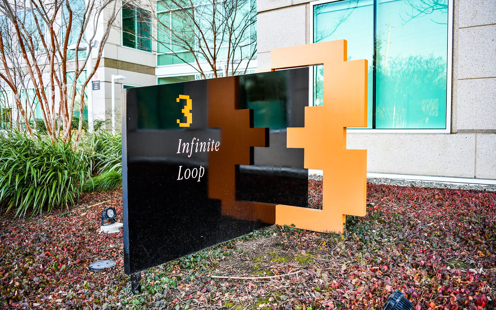 2020.01_Apple-Infinite-Loop_Cupertino_California_USA_06