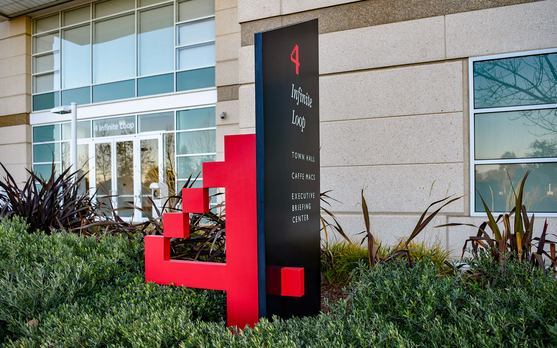 2020.01_Apple-Infinite-Loop_Cupertino_California_USA_07