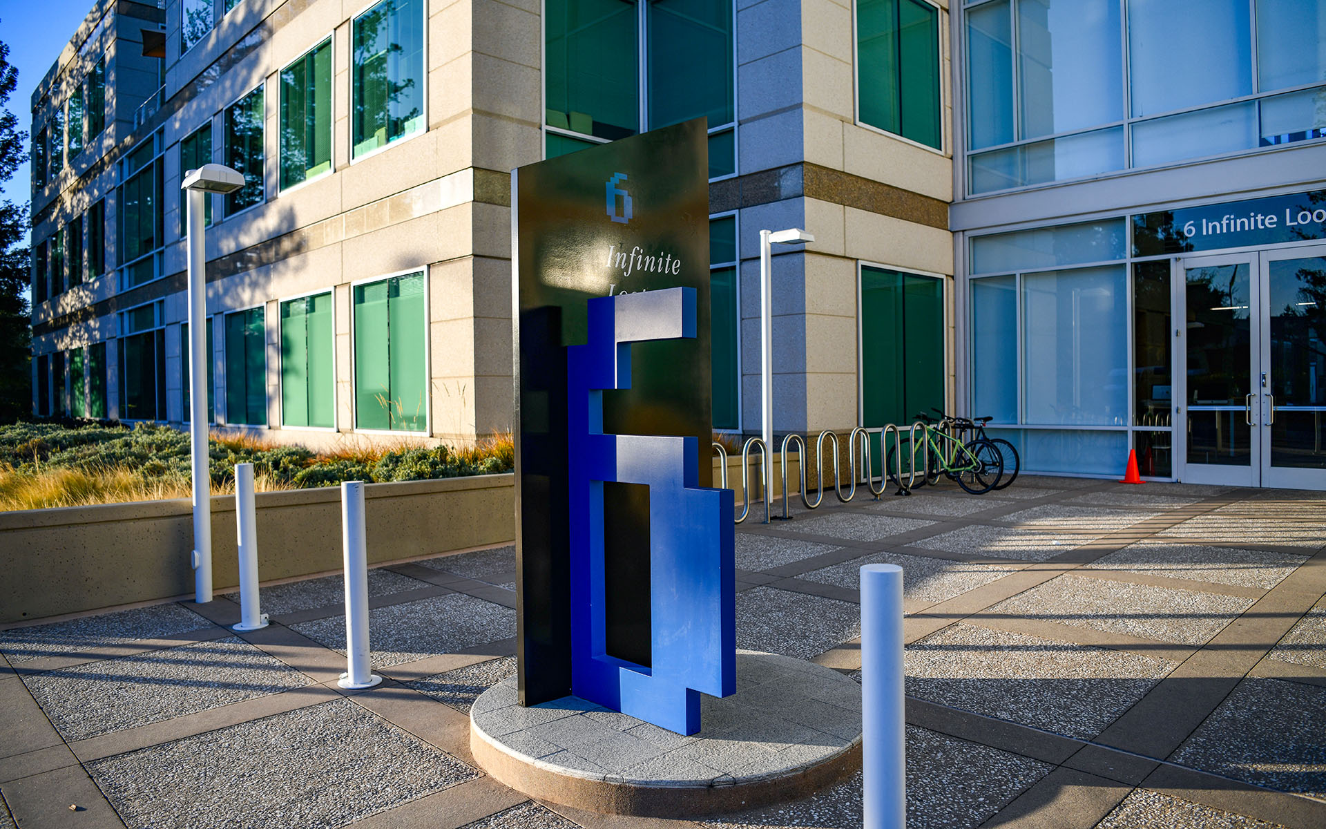 2020.01_Apple-Infinite-Loop_Cupertino_California_USA_09