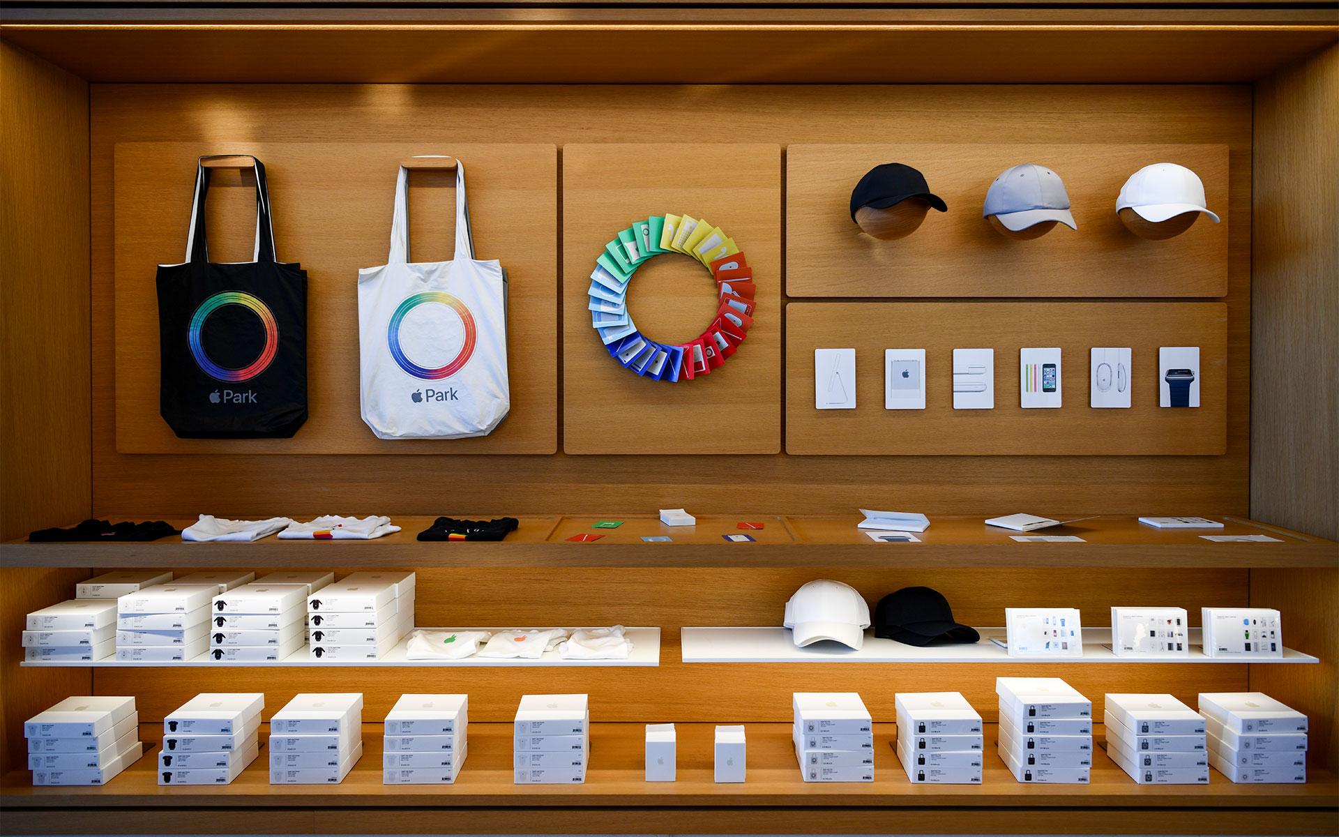 2020.01_Apple-Park-Visitor-Center_Cupertino_California_USA_09