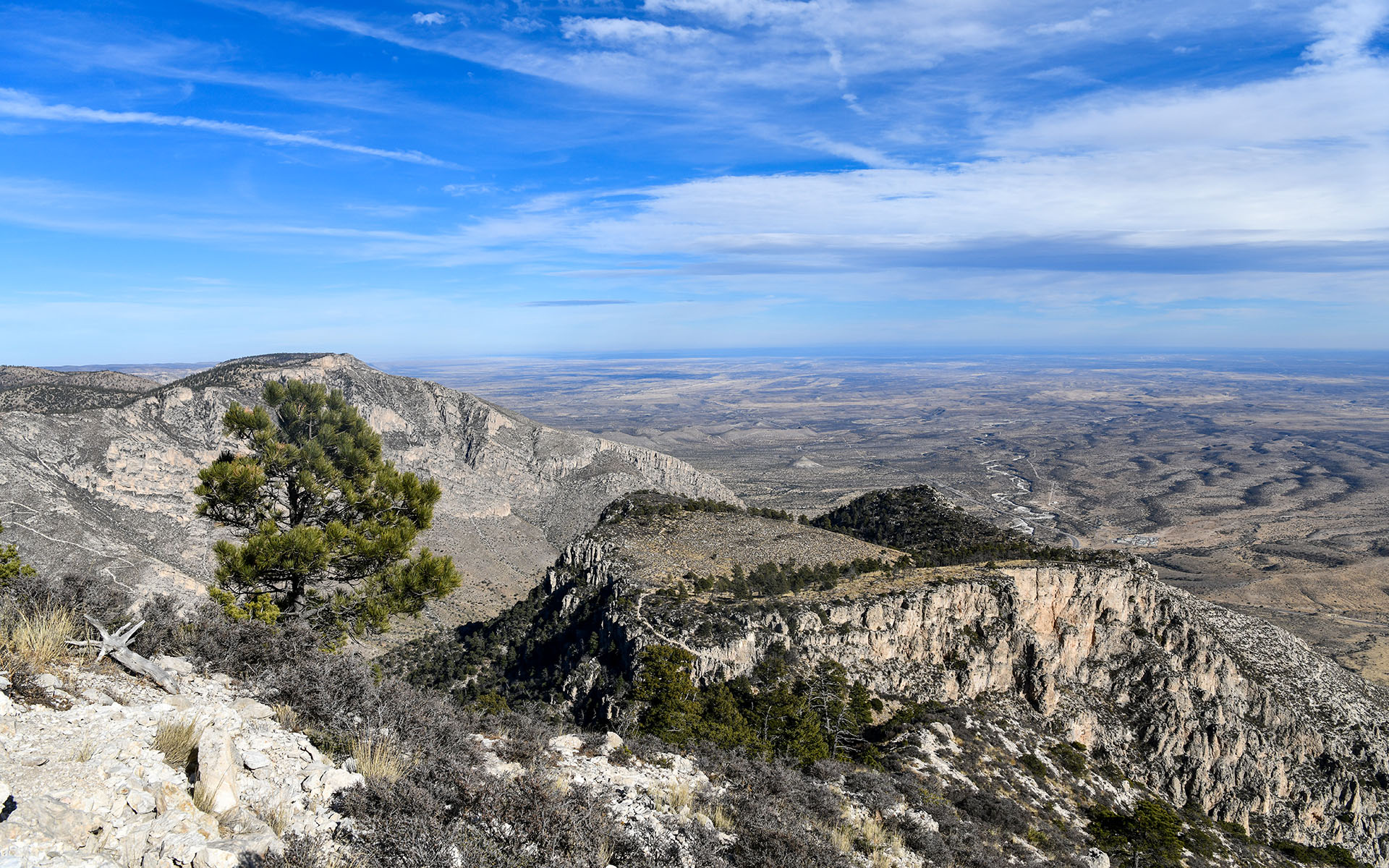 2021.12_Guadalupe-Peak-Trail_Guadalupe-Mountains-National-Park_Texas_USA_04