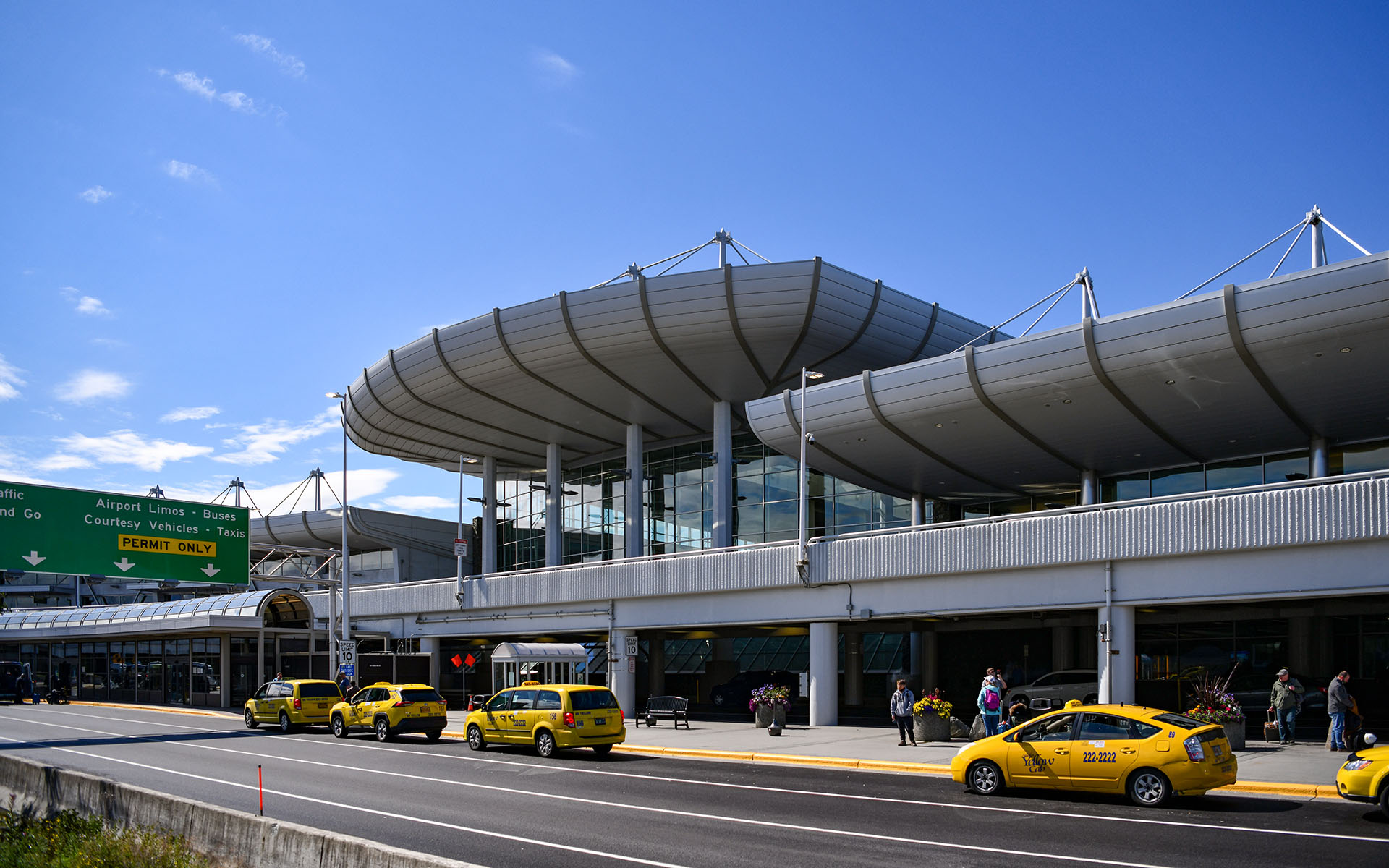 2022.07_Ted-Stevens-Anchorage-International-Airport_Anchorage_Alaska_USA_01