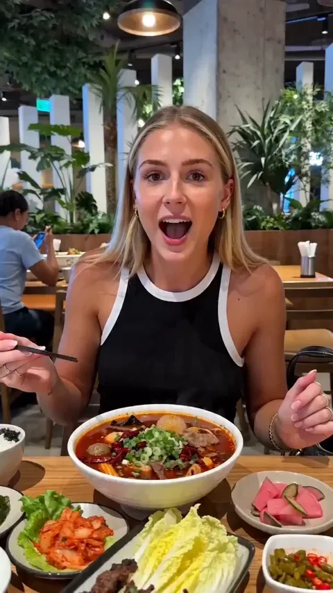 Preview for commercial prompt by @DanielAIwork