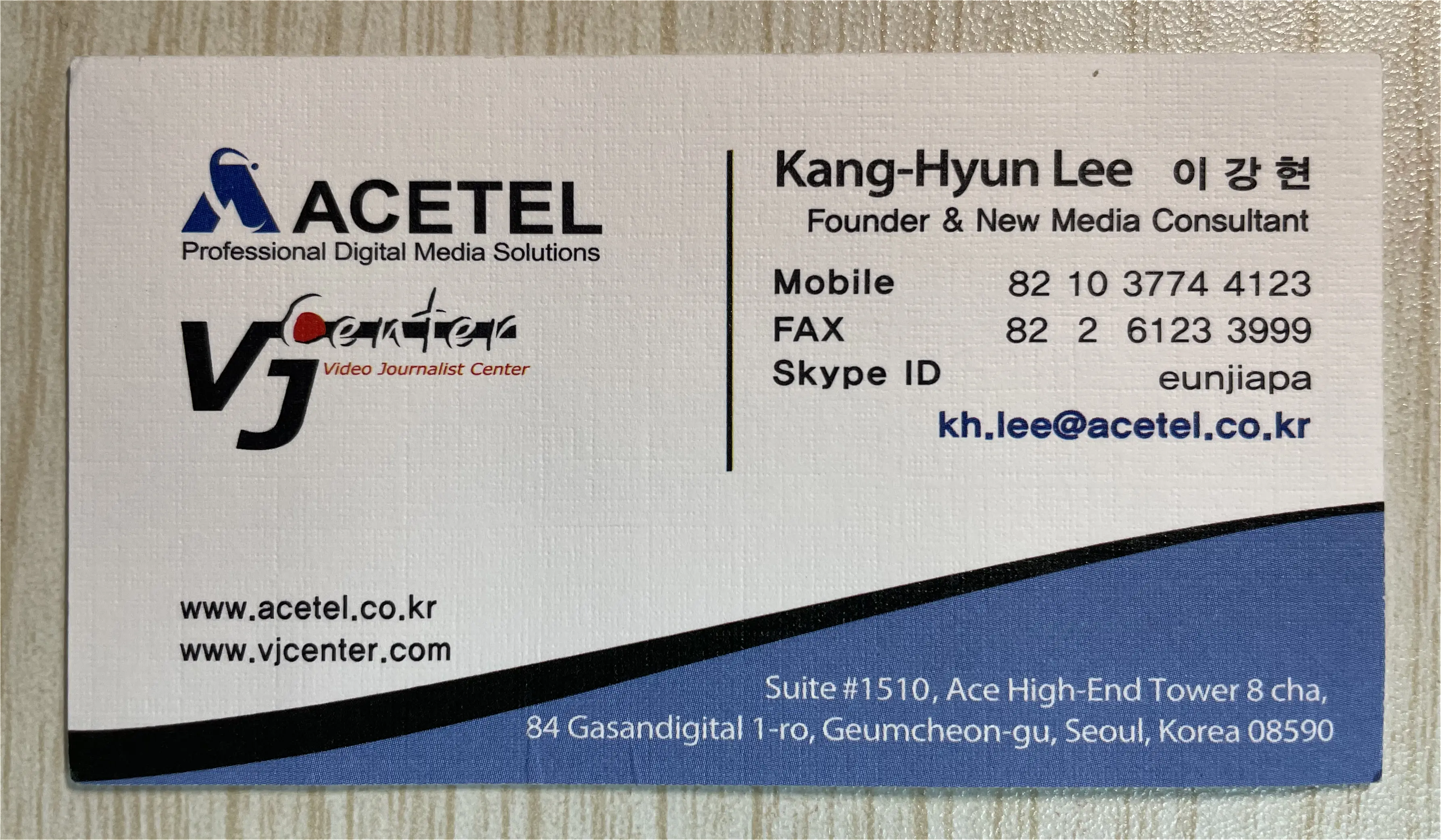 另附一张名片