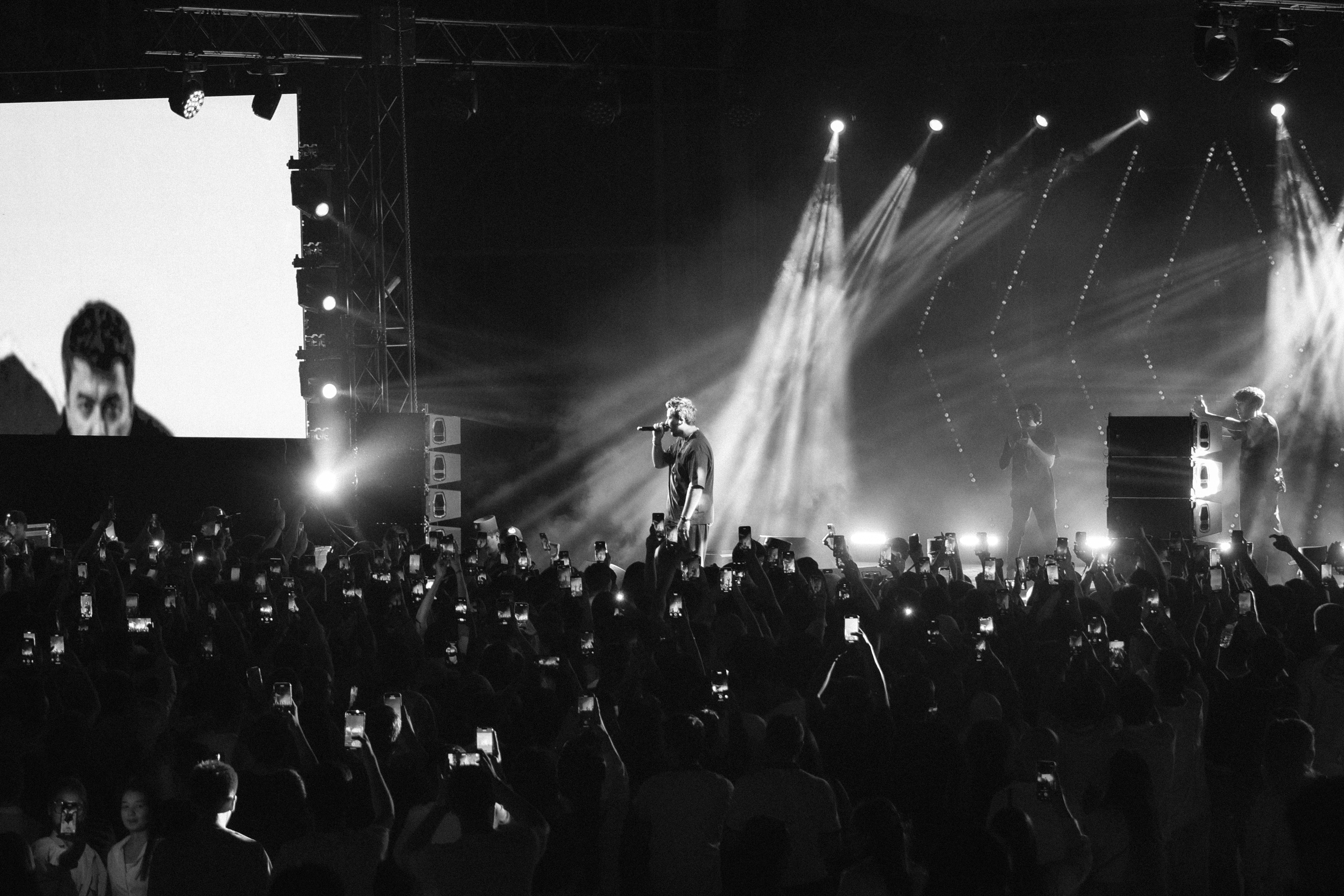 Konsert sahnasidan kadr 10