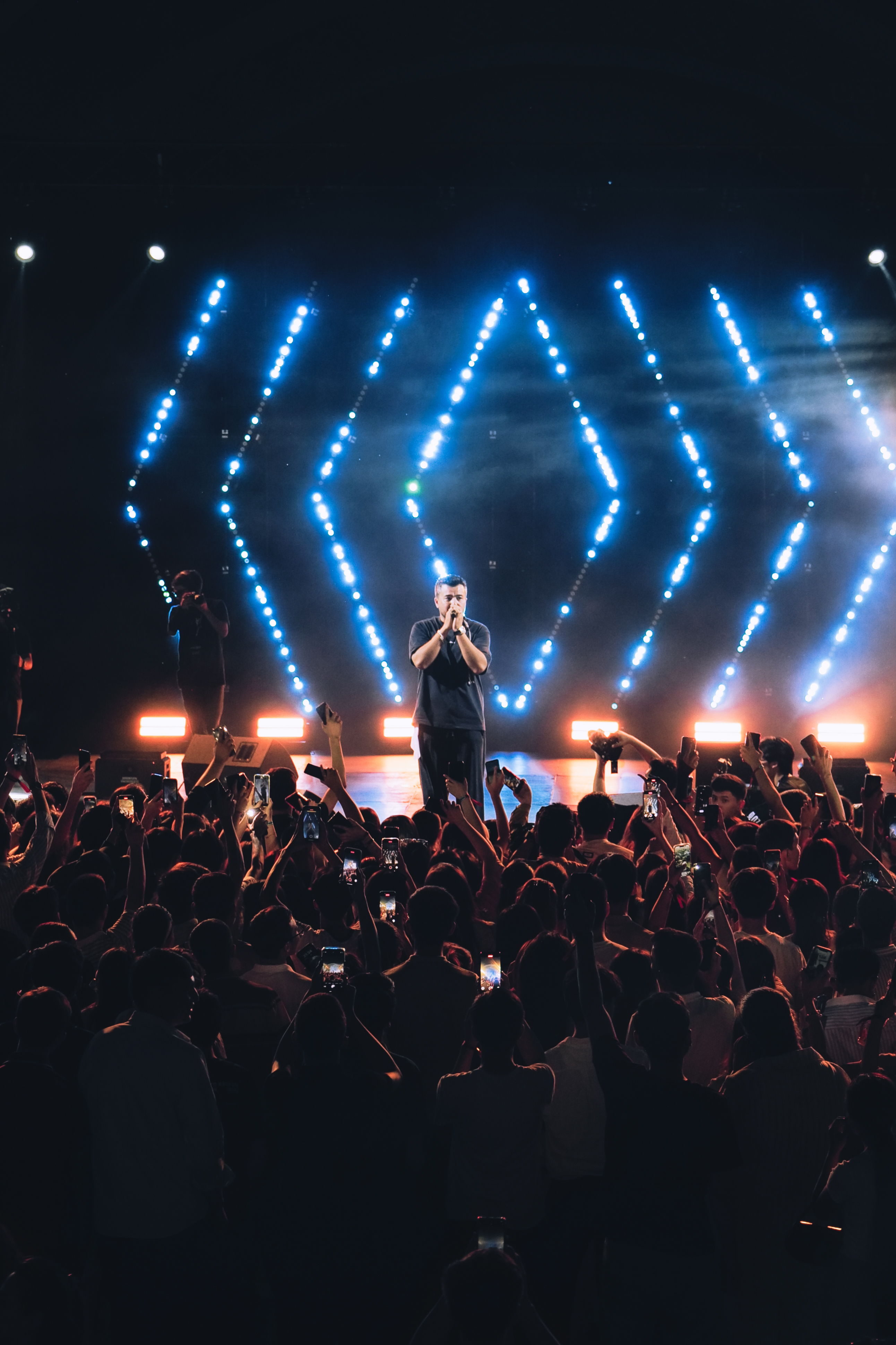 Konsert sahnasidan kadr 3