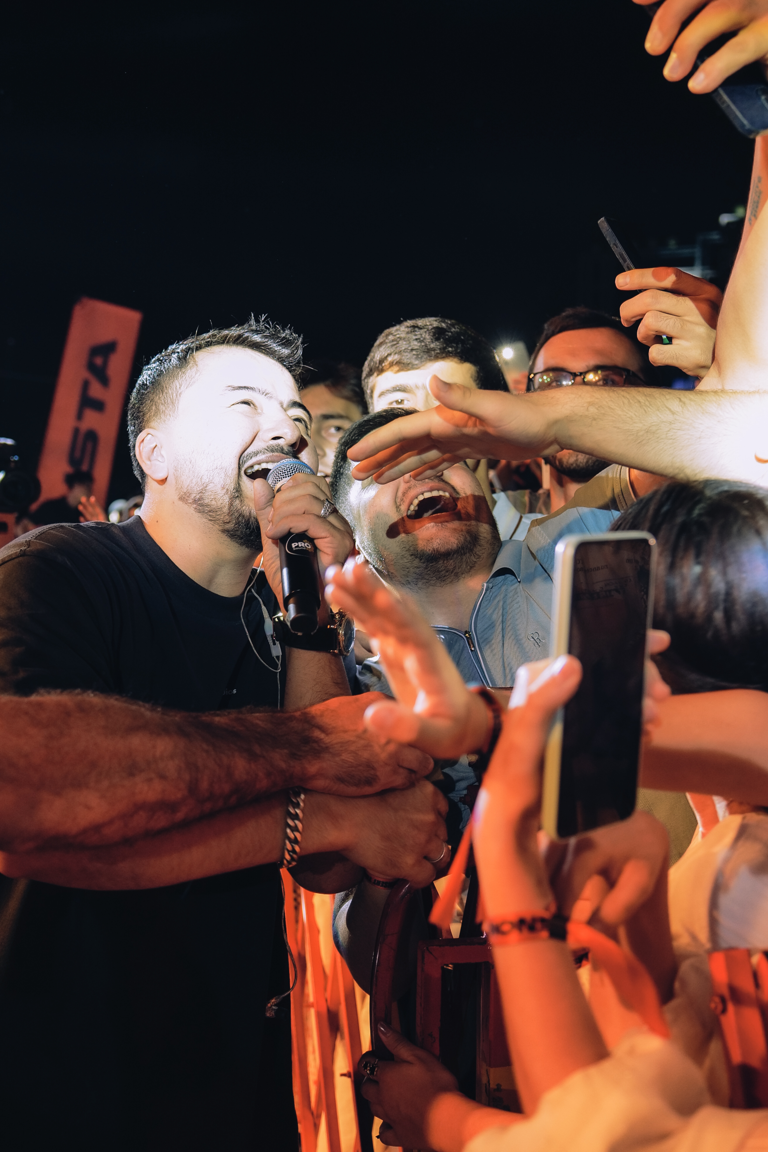 Konsert sahnasidan kadr 5