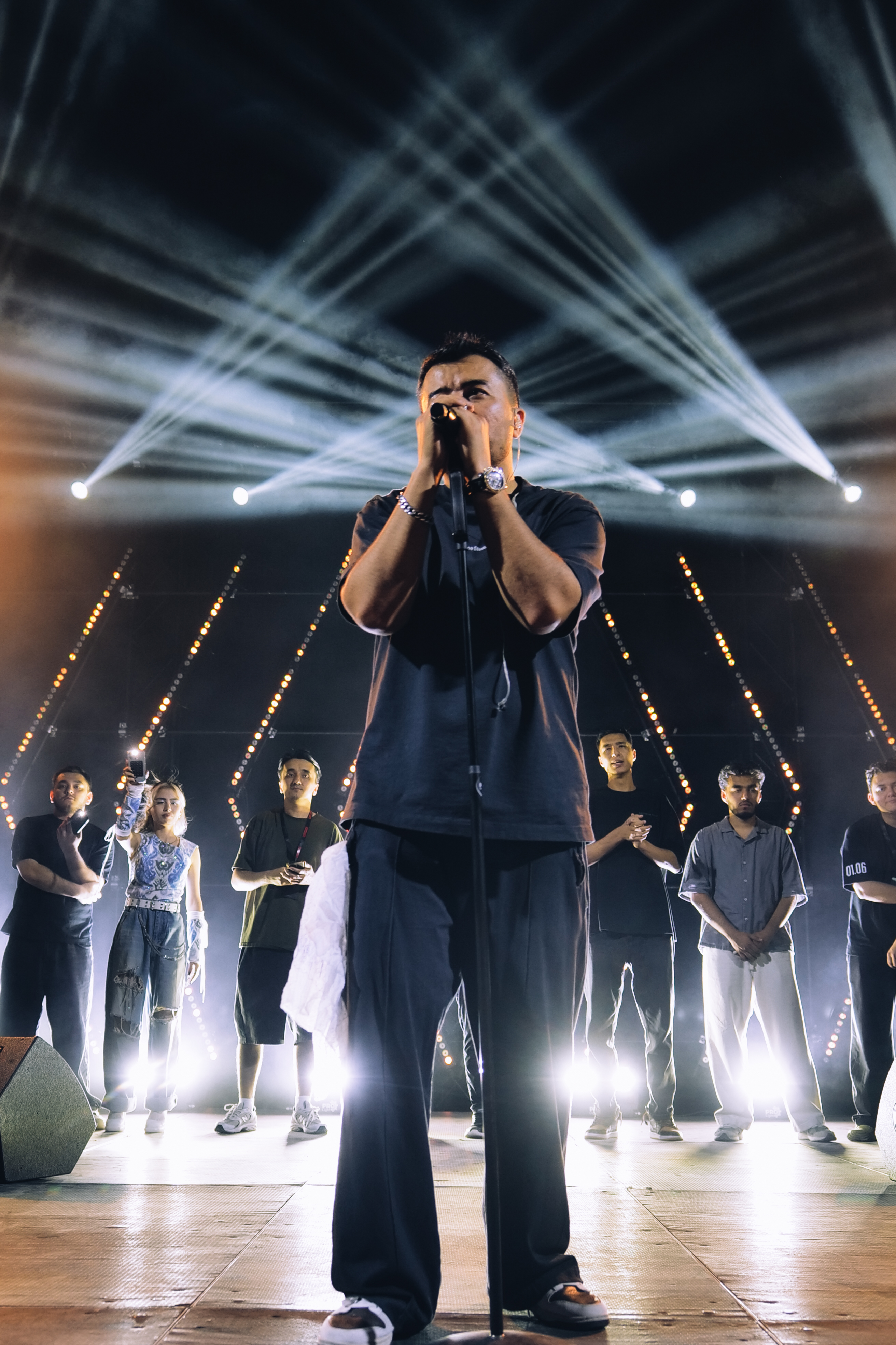 Konsert sahnasidan kadr 6