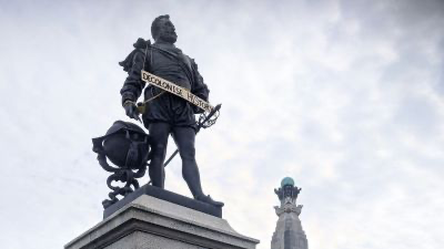 Drake’s statue removed