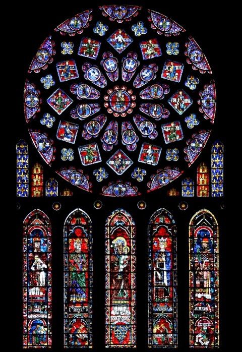 沙特尔圣母主教座堂中美丽的玫瑰窗!