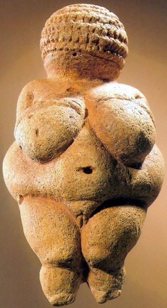 Venus of Willendorf, 可能与早期的地母神崇拜有关