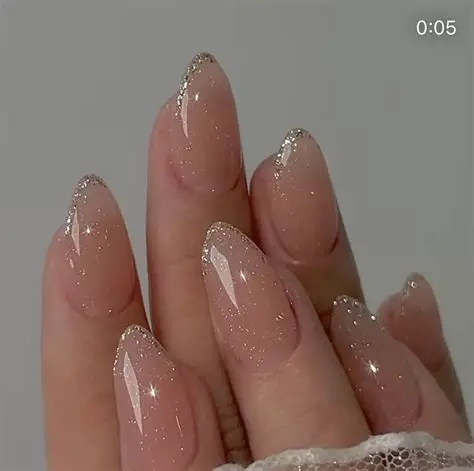 Subtle Glitter Almond Nail Ideas 