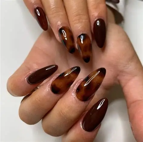 tortoiseshell almond nails 