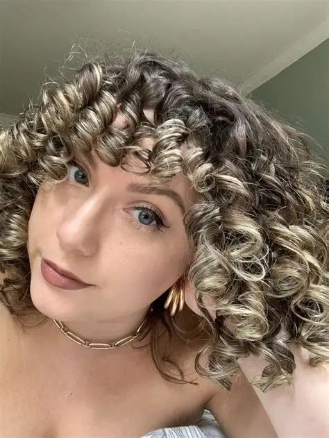 Curly Women Hairstyles 