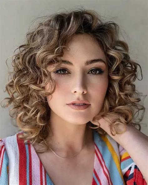 Curly Women Hairstyles 