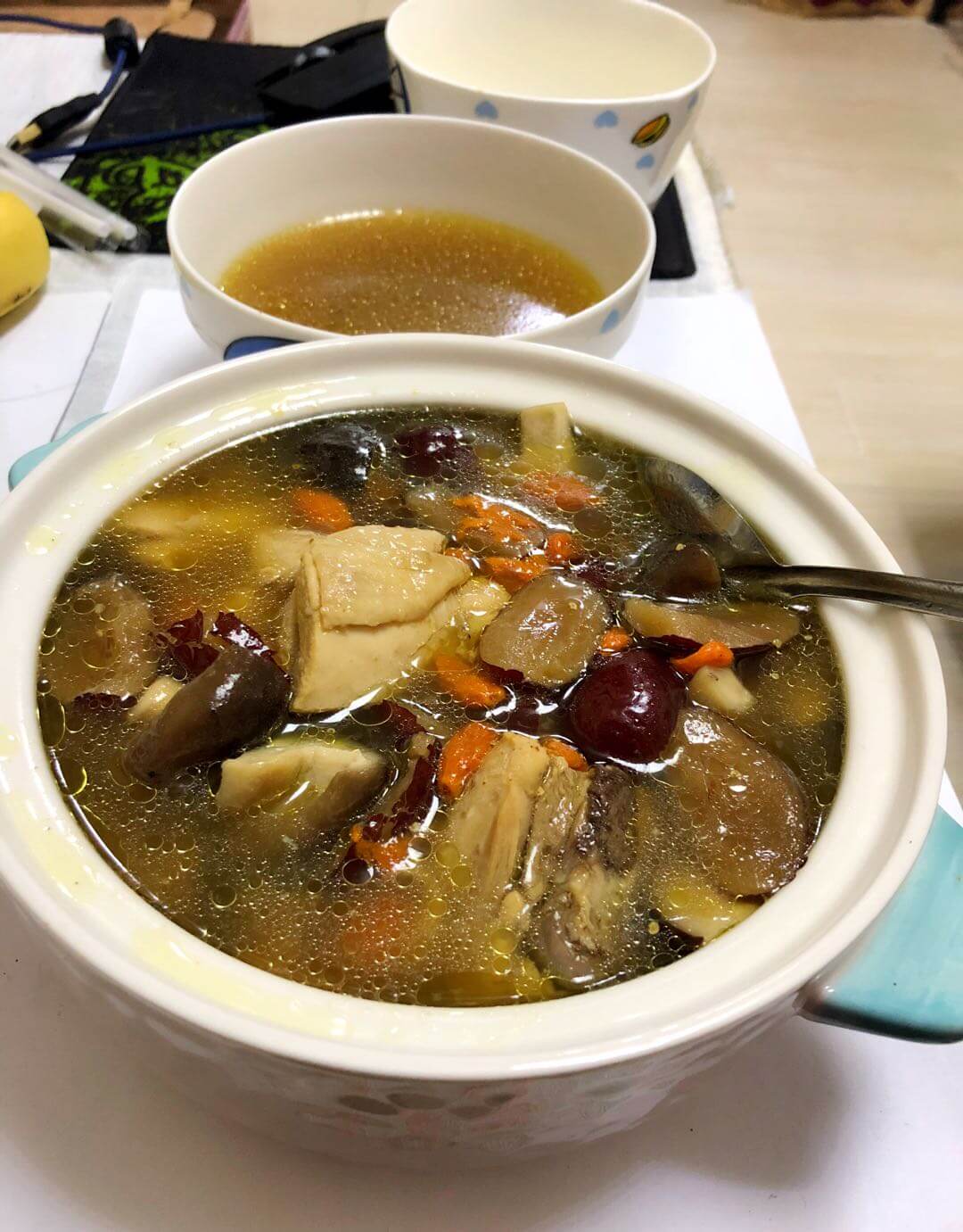 为女朋友煲的鸡汤补身子