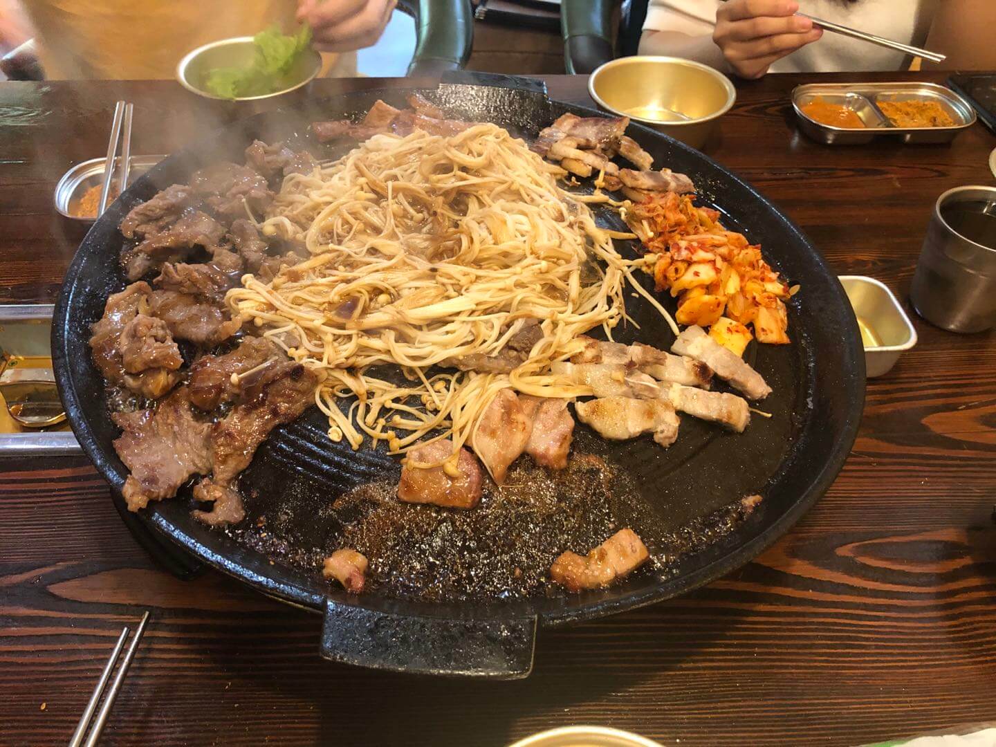 和朋友一起捕捉到好好吃的烤肉