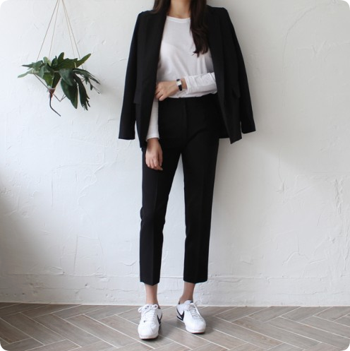 블랙 여자셋업수트 착용샷 2