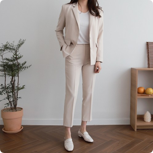 베이지 바지 디테일