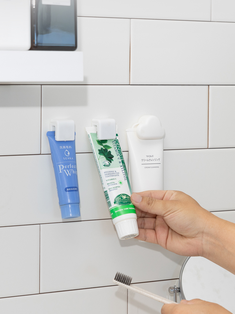 할메이드 무타공 부착형 튜브 꽂이 폼클렌징 치약걸이