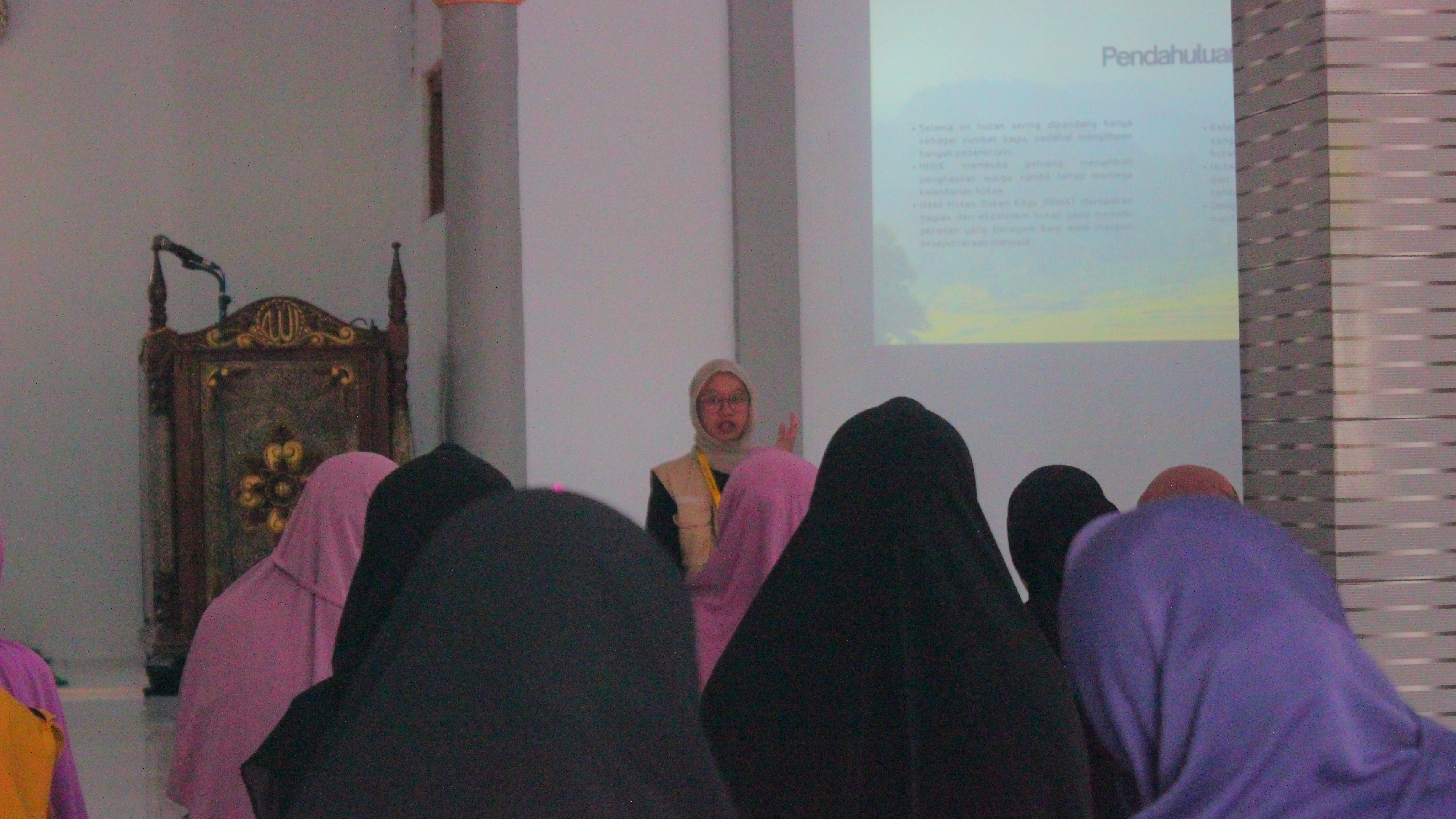 Sosisalisasi Pemanfaatan Hasil Hutan bukan Kayu (HHbK) untuk Peningkatan Ekonomi Masyarakat