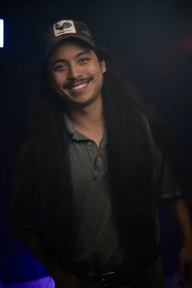 Alex Zee 2025 headshot 2