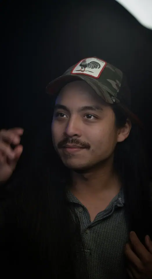 Alex Zee 2025 headshot 3