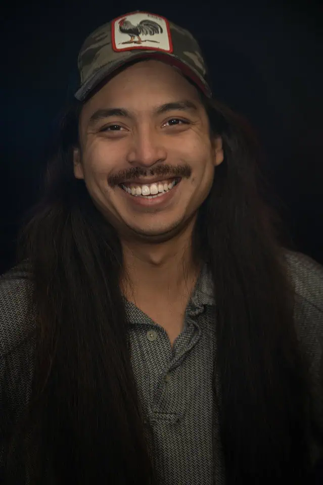 Alex Zee 2025 headshot 4