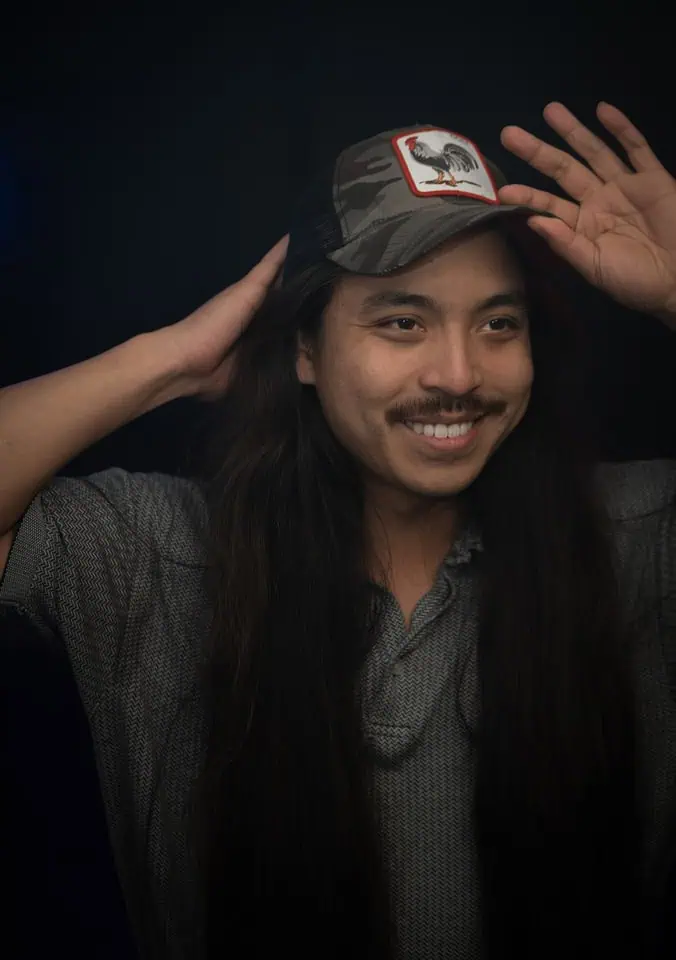 Alex Zee 2025 headshot 5