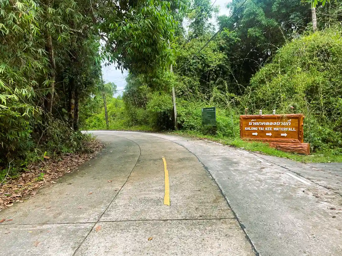 Khlong Yai Kee Waterfall Sign
