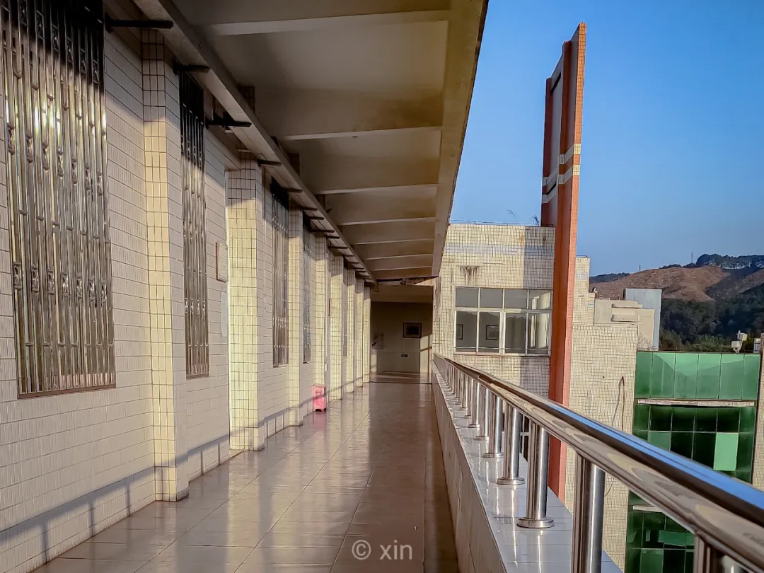 不知所措的新哥