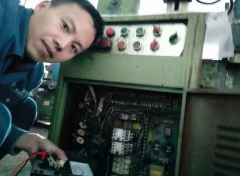 王建省维修工作时