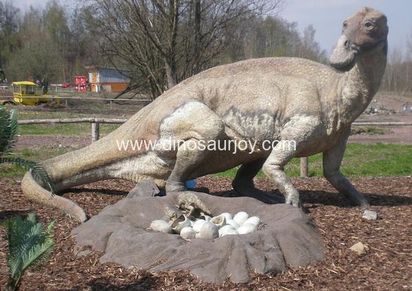 DWD1499 Maiasaura with baby nest DWD1499 Maiasaura with baby nest