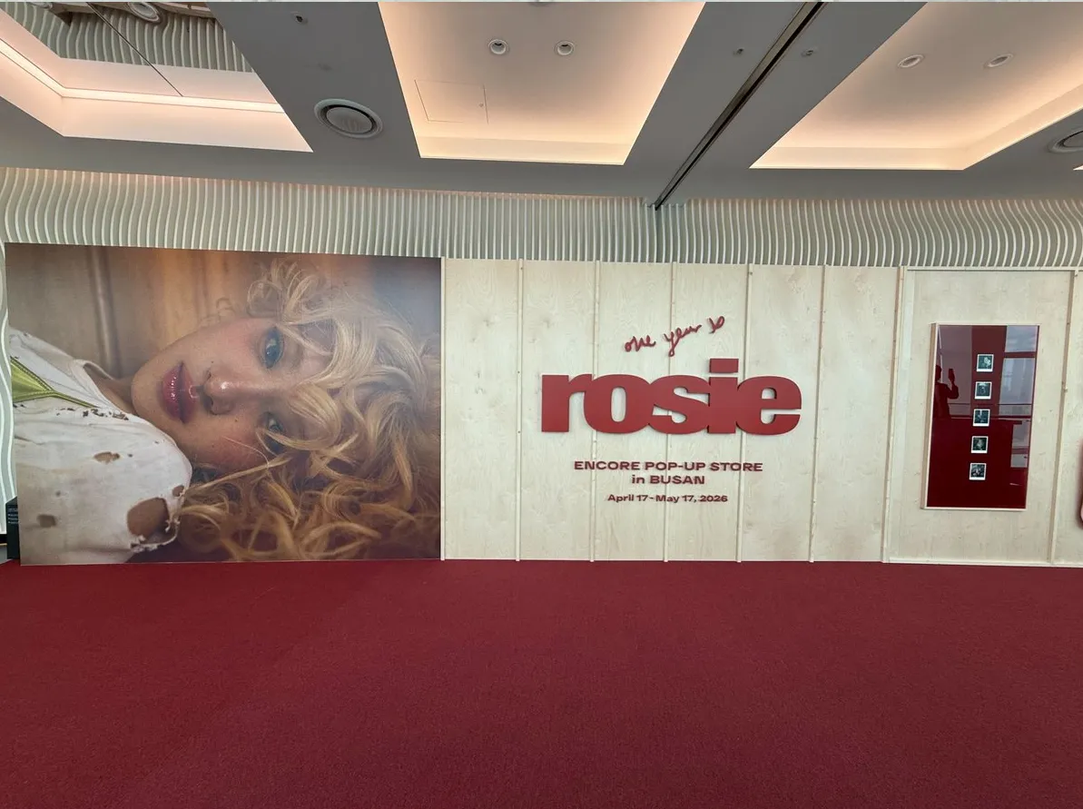 A meticulously crafted wall featuring the official pop-up title, rendered in stylish, three-dimensional physical letters against a sophisticated, warm wooden backdrop - ROSÉ ENCORE POP-UP in BUSAN: A Deep Dive into 'one year of rosie' at BUSAN X the SKY