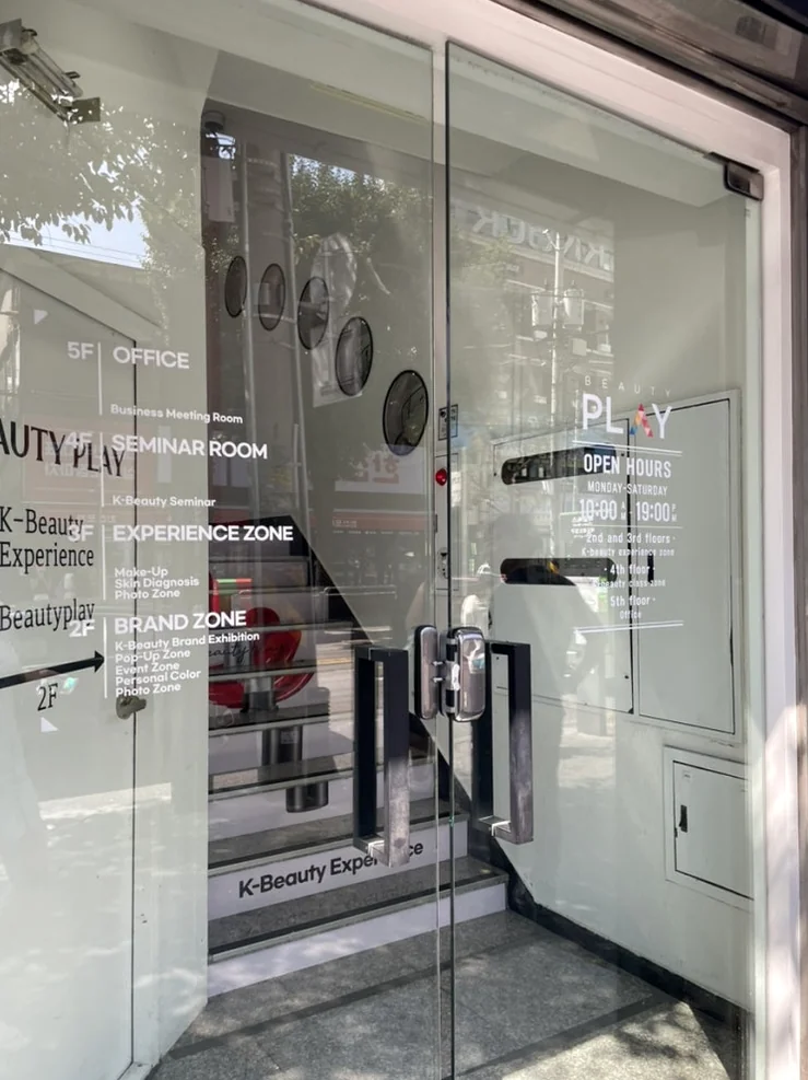 The professional glass entrance featuring clear information regarding operating hours and floor-by-floor service details. - Unlocking the K-Beauty Ethos: A Discerning Guide to Beauty Play Hongdae