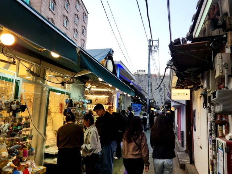 A perspective of the narrow and atmospheric Ikseon-dong alleyway leading toward the vegan sanctuary - A Sanctuary of Plant-Based Heritage: Exploring the 100-Year-Old Hanok of Vegan Insa
