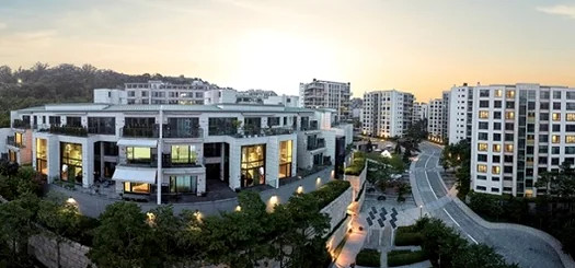 The lush and meticulously maintained landscape design of the Hannam The Hill complex - Hannam The Hill (한남더힐): The Fortress of Korea's Ultra-Elite and the Ock Joo-hyun Milestone