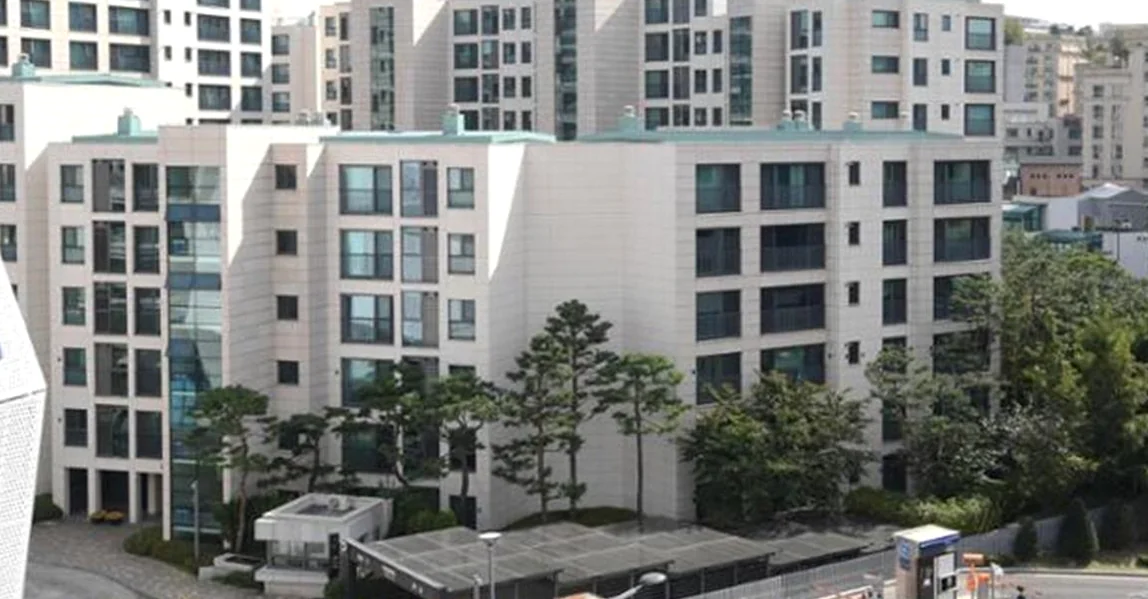 An archive visual showing the expansive interior layout of a high-end suite - Hannam The Hill (한남더힐): The Fortress of Korea's Ultra-Elite and the Ock Joo-hyun Milestone