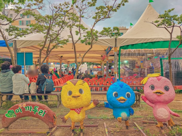 alt="子供たちに人気の、公園内に設置された可愛らしい伝統キャラクターのマスコット像" - 2026年5月の韓国旅行、安東（アンドン）へ。伝統と遊びが融合する「車戦将軍・魯国公主祭り」完全ガイド