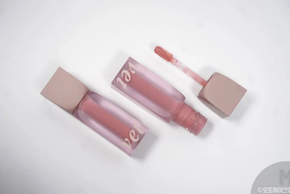 alt:ベルベット仕上げのリップティント。滑らかなテクスチャーと豊かな発色。 - 2026年韓国オリーブヤングセール完全攻略ガイド：日程・おすすめ・裏技まとめ