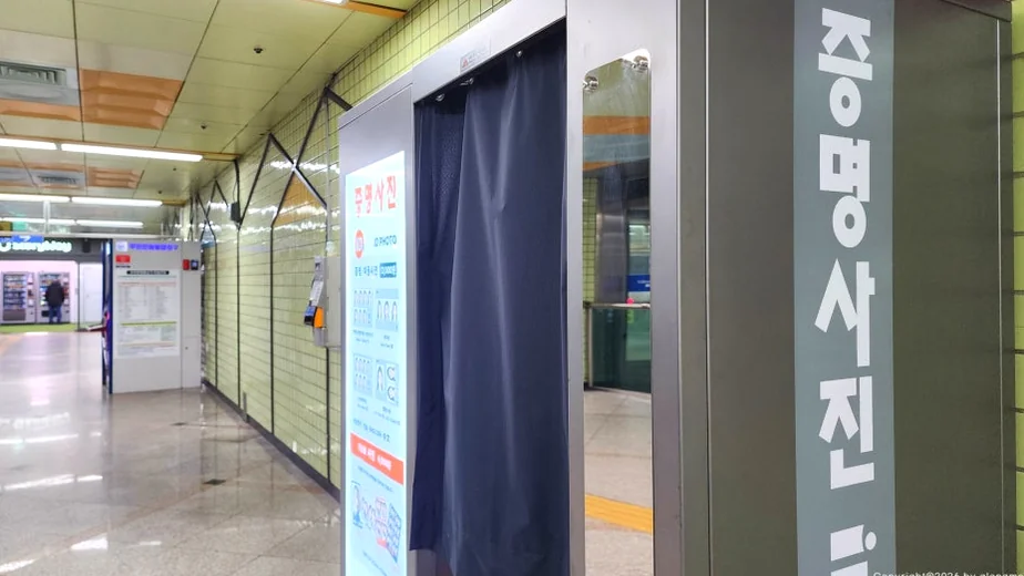 alt - Beyond the Counter: The Strategic Elegance of Administrative Kiosks at Gwangju Airport