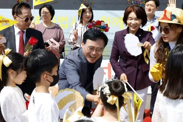 The miniature festival train carrying passengers through the park's scenic routes - Narrative Arc at Banghwa Neighborhood Park: The 2026 Gangseo Fairy Tale Festival