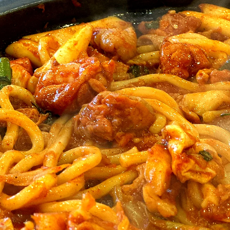 alt - アックジョン・ロデオの伝説を味わう。究極の鶏カルビ専門店『タクロガ』本店完全ガイド